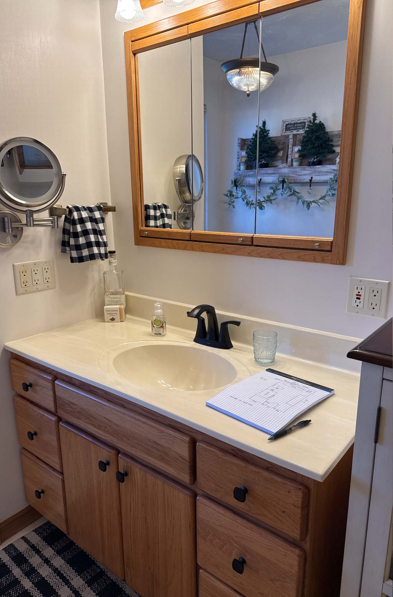 Independence, Iowa bathroom before renovation