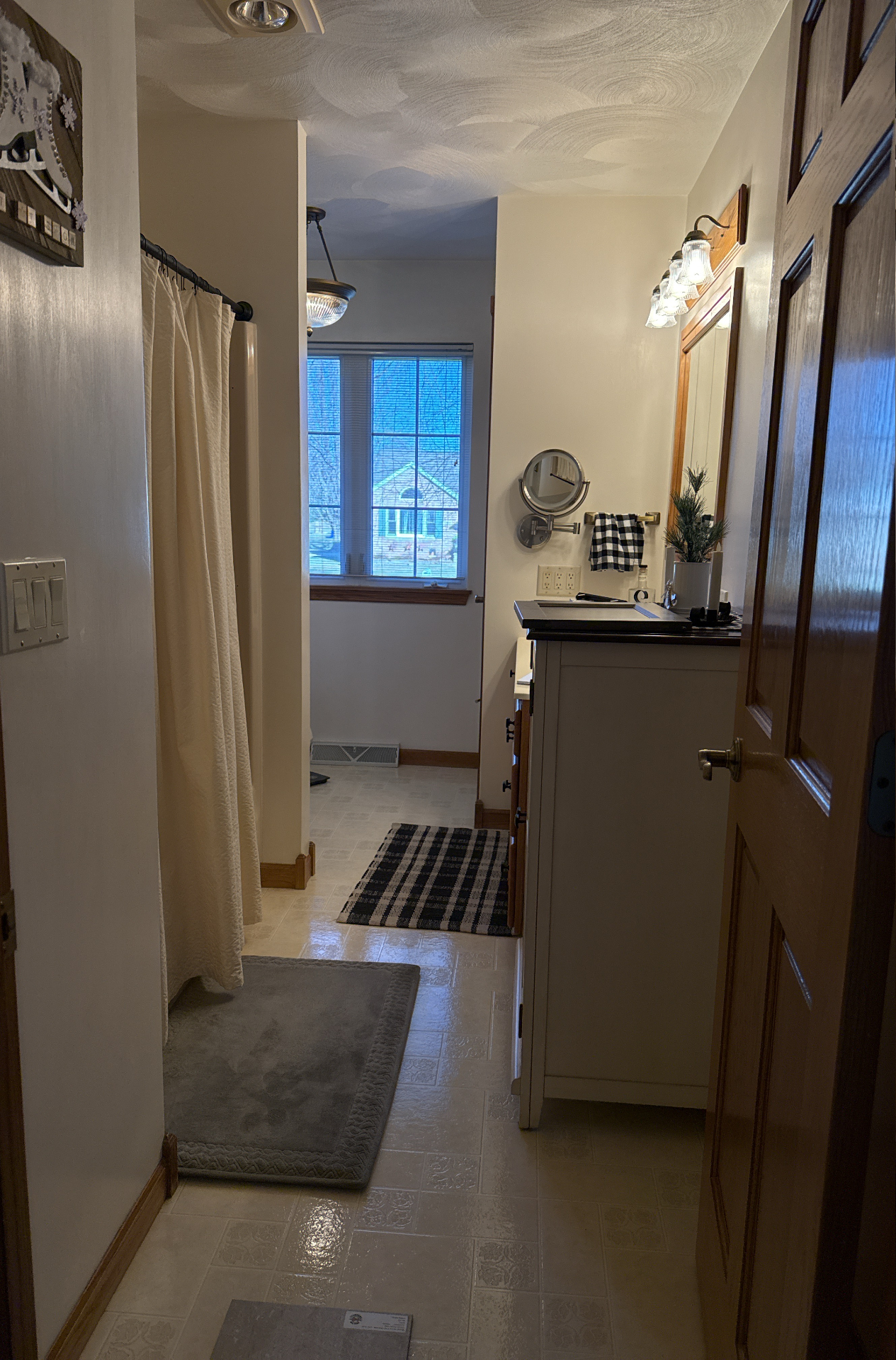 Independence, Iowa bathroom before renovation