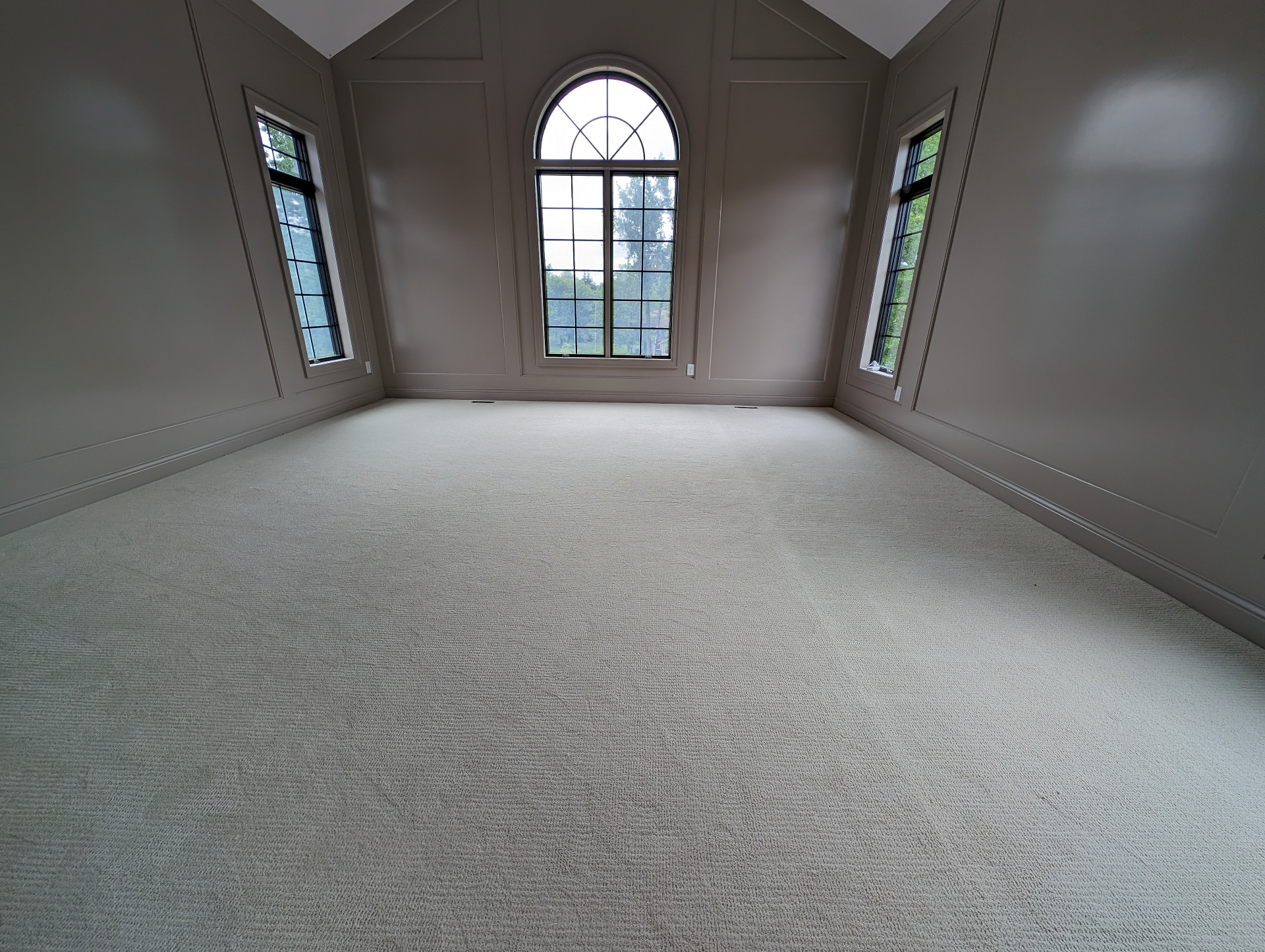 Premium carpet installation in a Cedar Valley Iowa bedroom